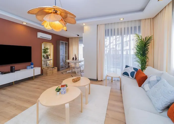Sleek And Central Apartment In Muratpasa