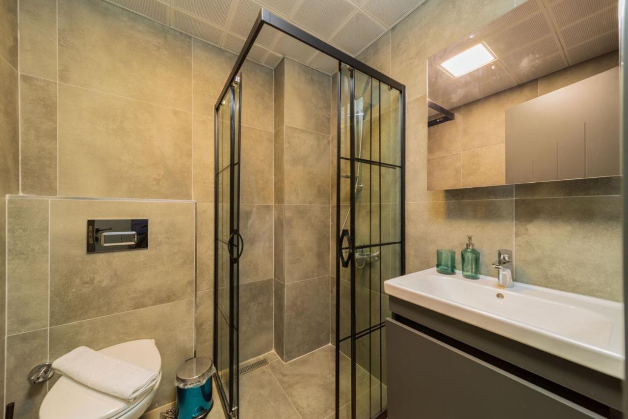 Sleek And Central In Muratpasa *